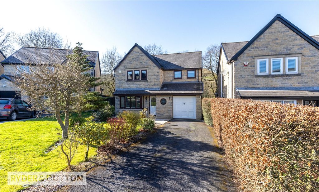 Property photo 1 of 27 Detached Family Home