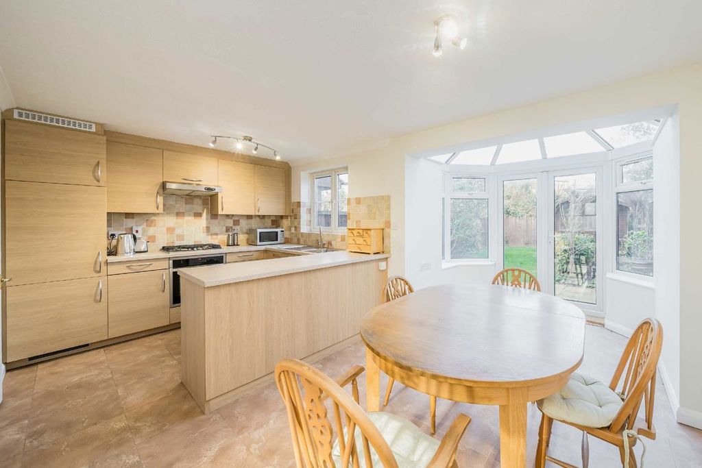 Property photo 2 of 8