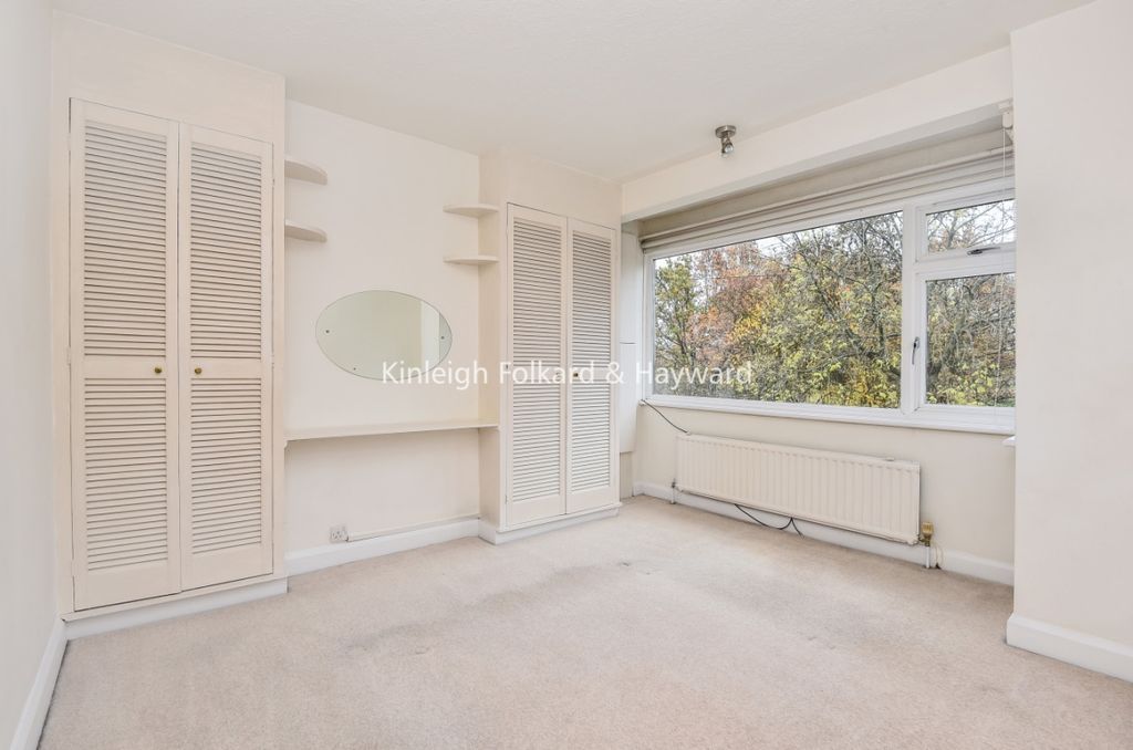 Property photo 3 of 13 260A158B-72A7-4d39-8