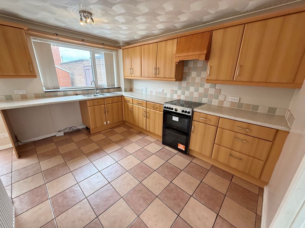 Property photo 3 of 14 Kitchen