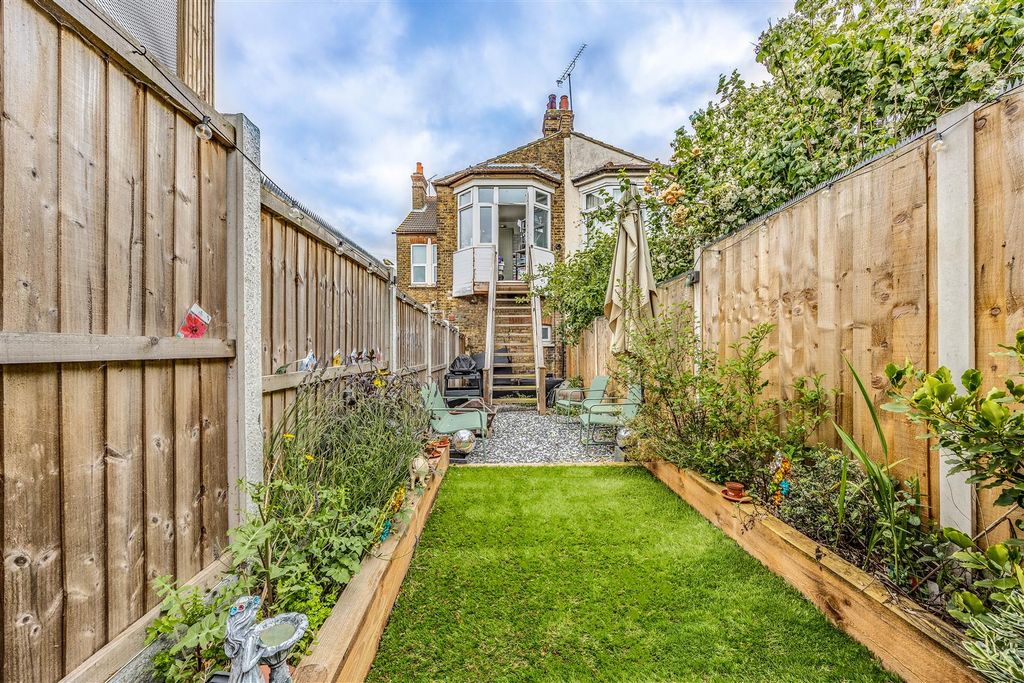 Property photo 2 of 16 Garden