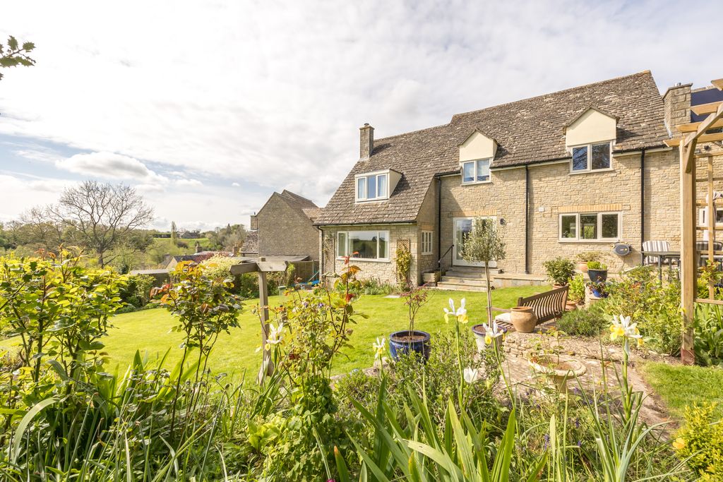 Property photo 2 of 36