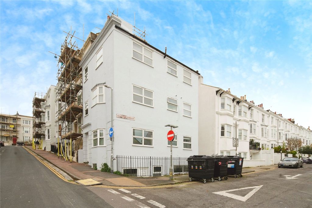 Property photo 1 of 17 Picture No. 04