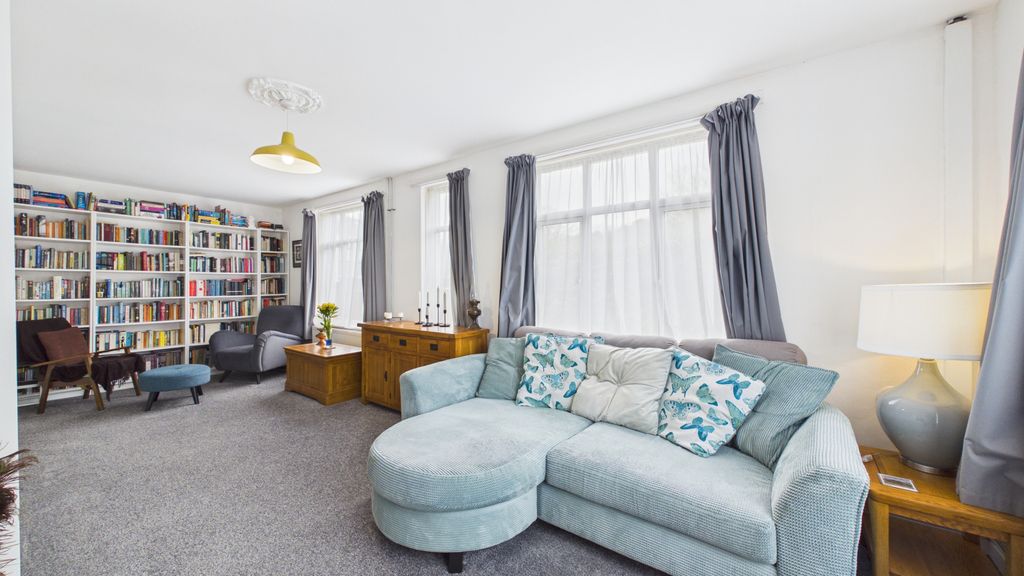 Property photo 3 of 13 Gallery