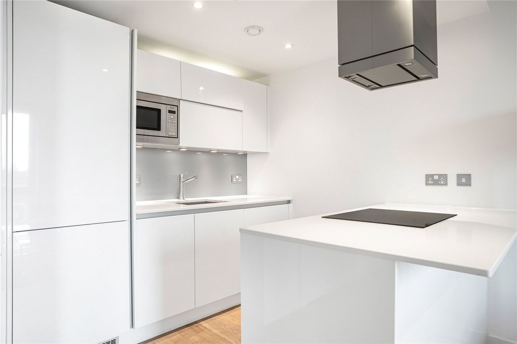 Property photo 3 of 19 Reception/Kitchen