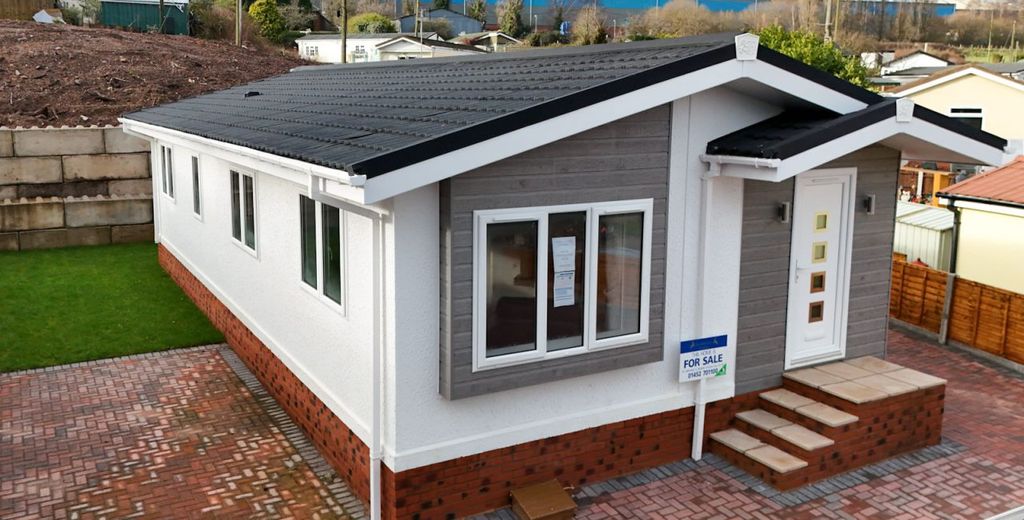 Property photo 2 of 10 Stately Albion Badminton Smhp