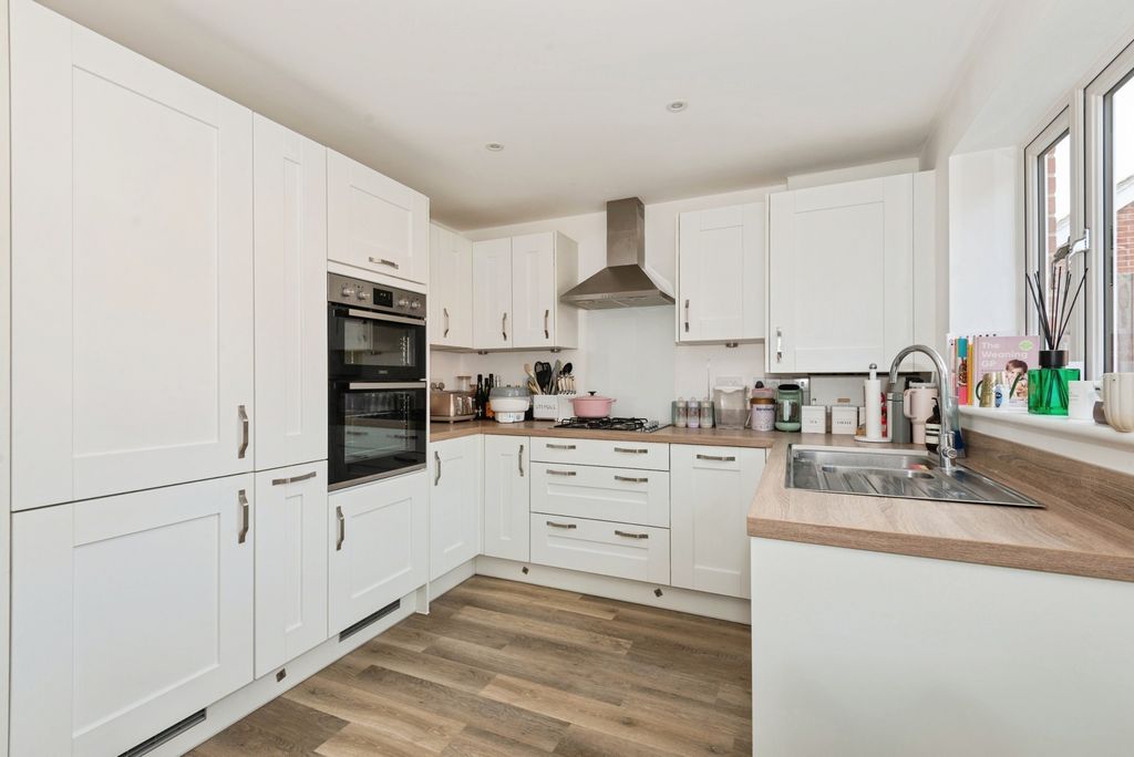 Property photo 3 of 17 Photo