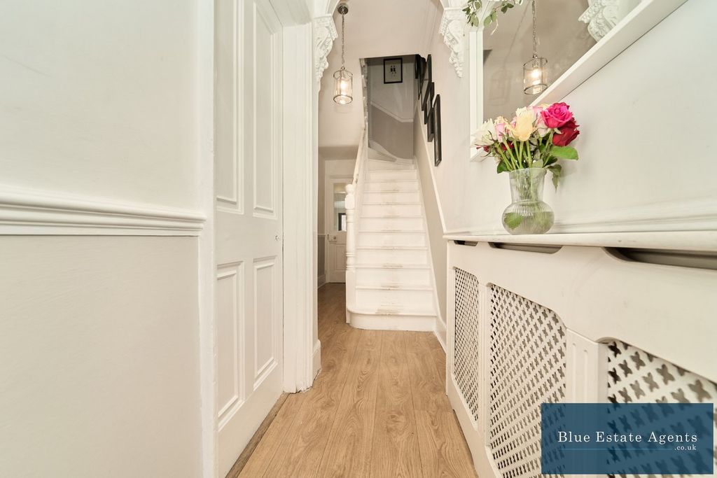 Property photo 3 of 26 Entrance