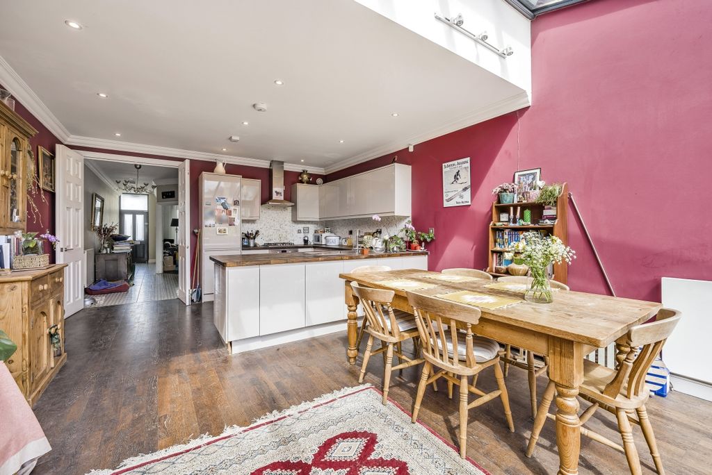 Property photo 3 of 20 980150 (3)