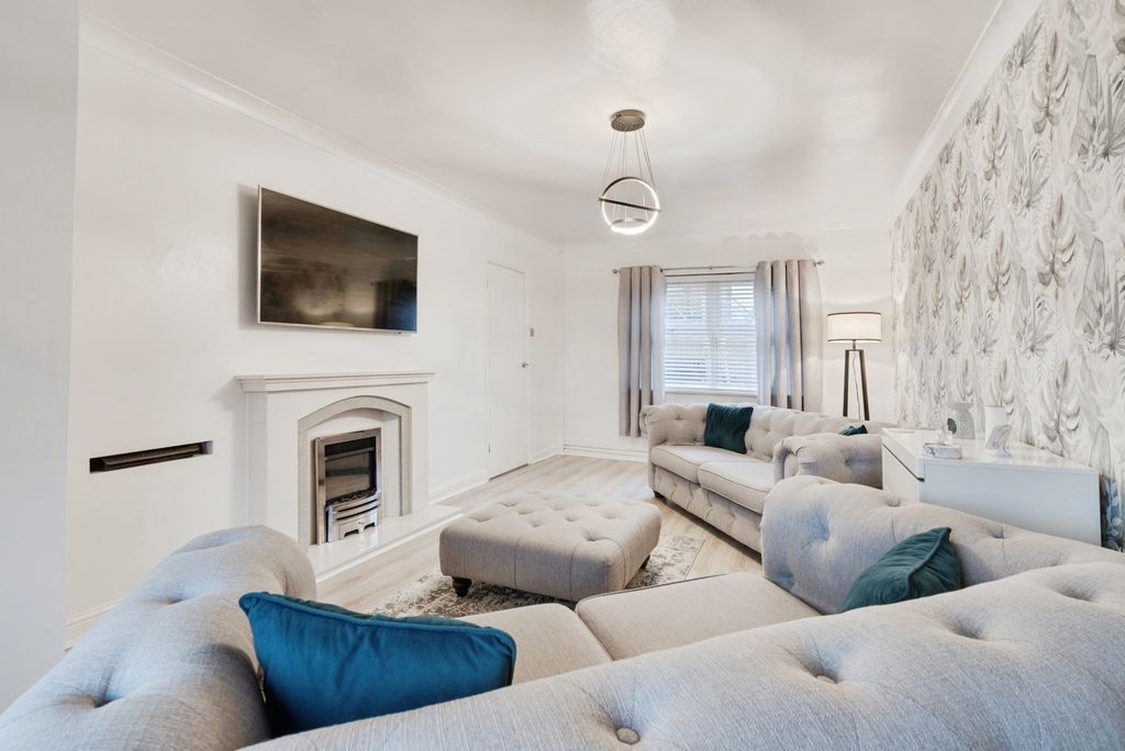 Property photo 3 of 17 Pbox-Img.Jpg