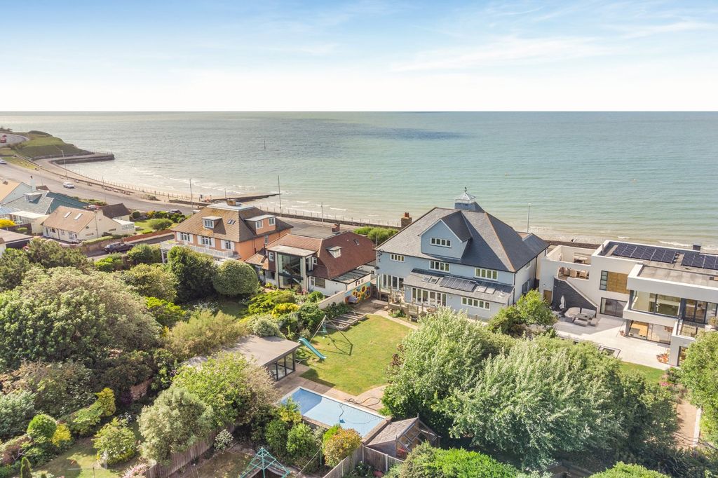 Property photo 1 of 17 99 Sea Road