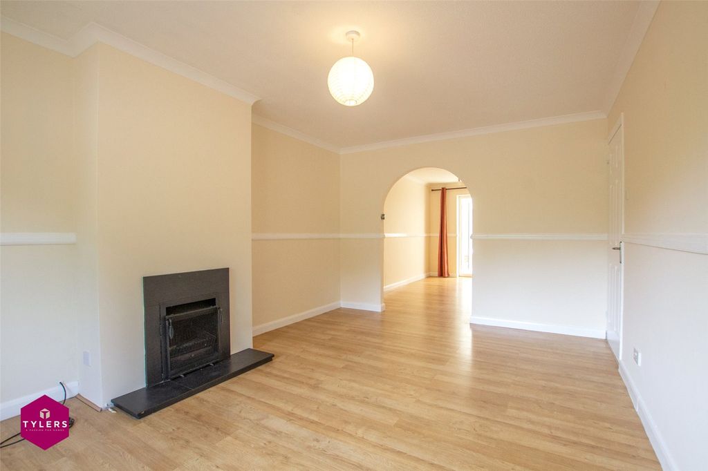 Property photo 2 of 18 Picture No. 24