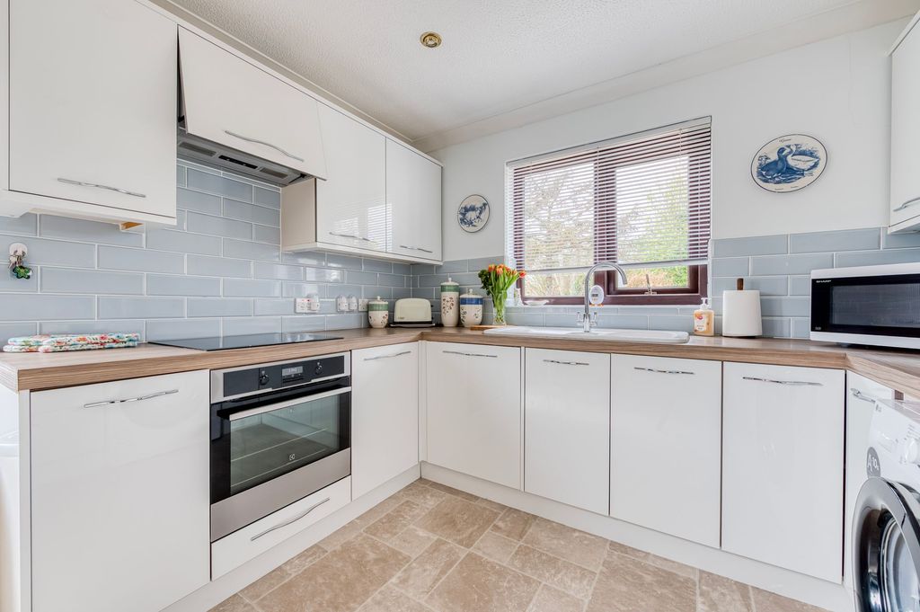 Property photo 3 of 21