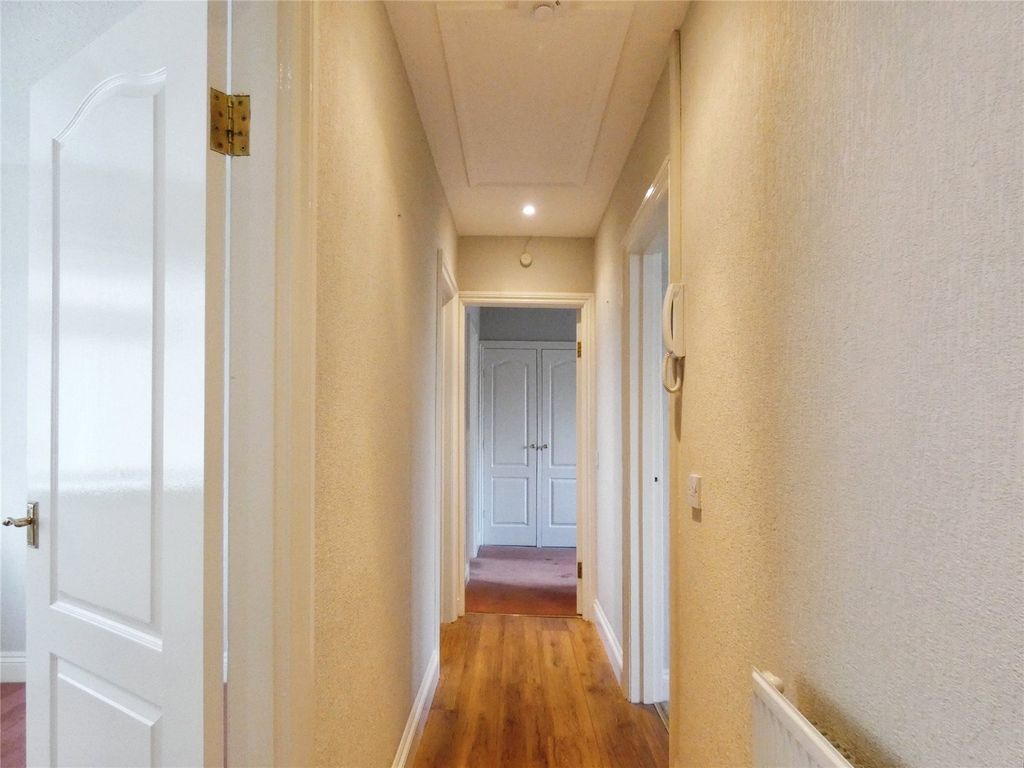 Property photo 3 of 11 Entrance Hallway