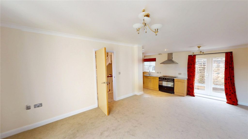 Property photo 3 of 15 Picture No. 30