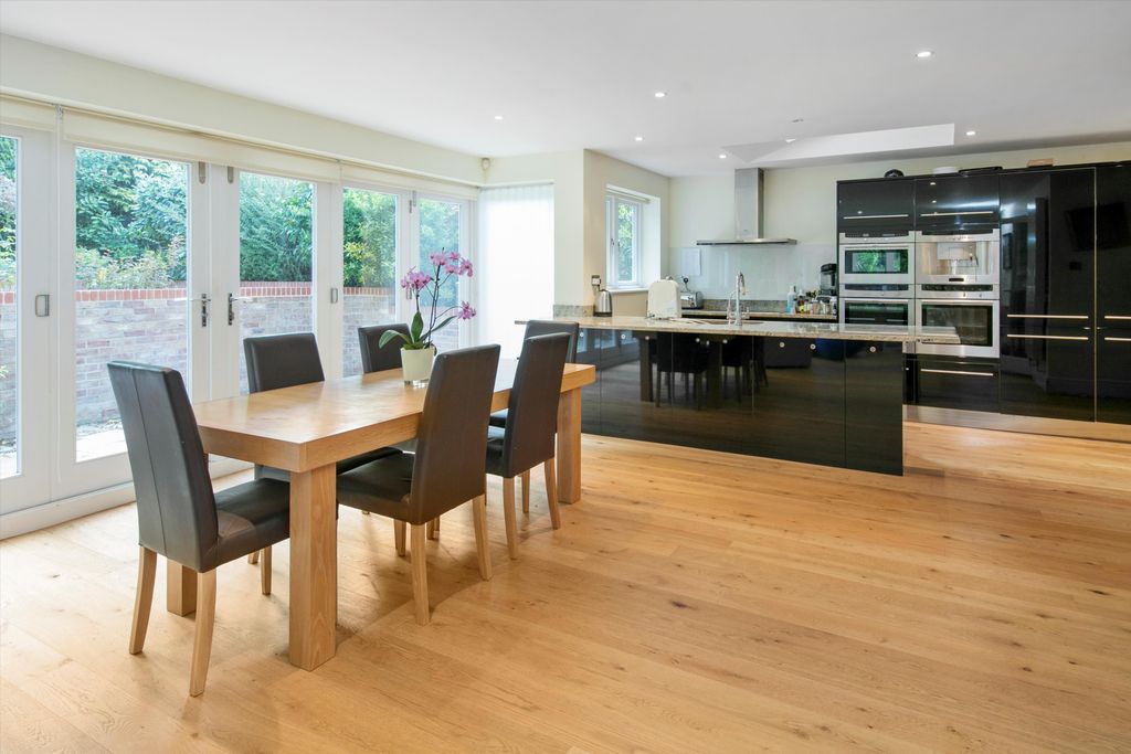 Property photo 2 of 8 Image