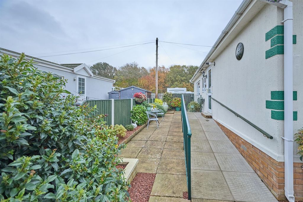 Property photo 3 of 13 Castlewood Park 2.Jpg