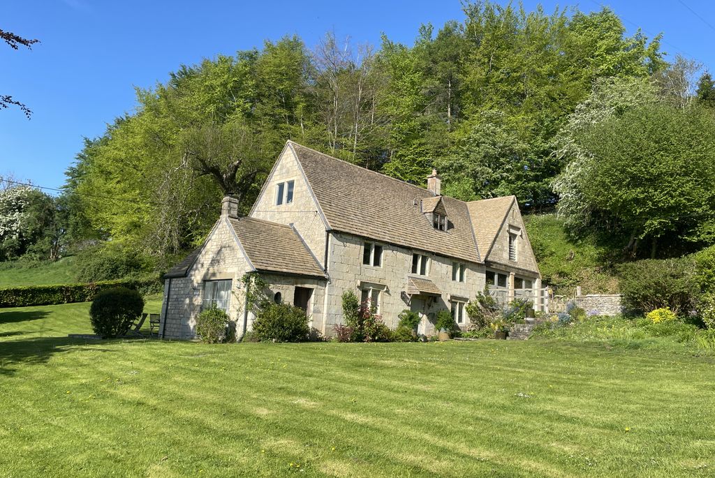 Property photo 2 of 32