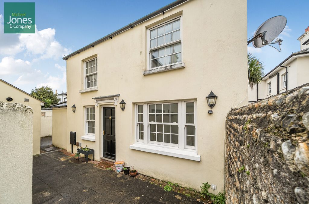 Property photo 1 of 10 External