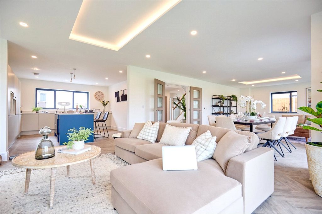 Property photo 2 of 19 Example Work