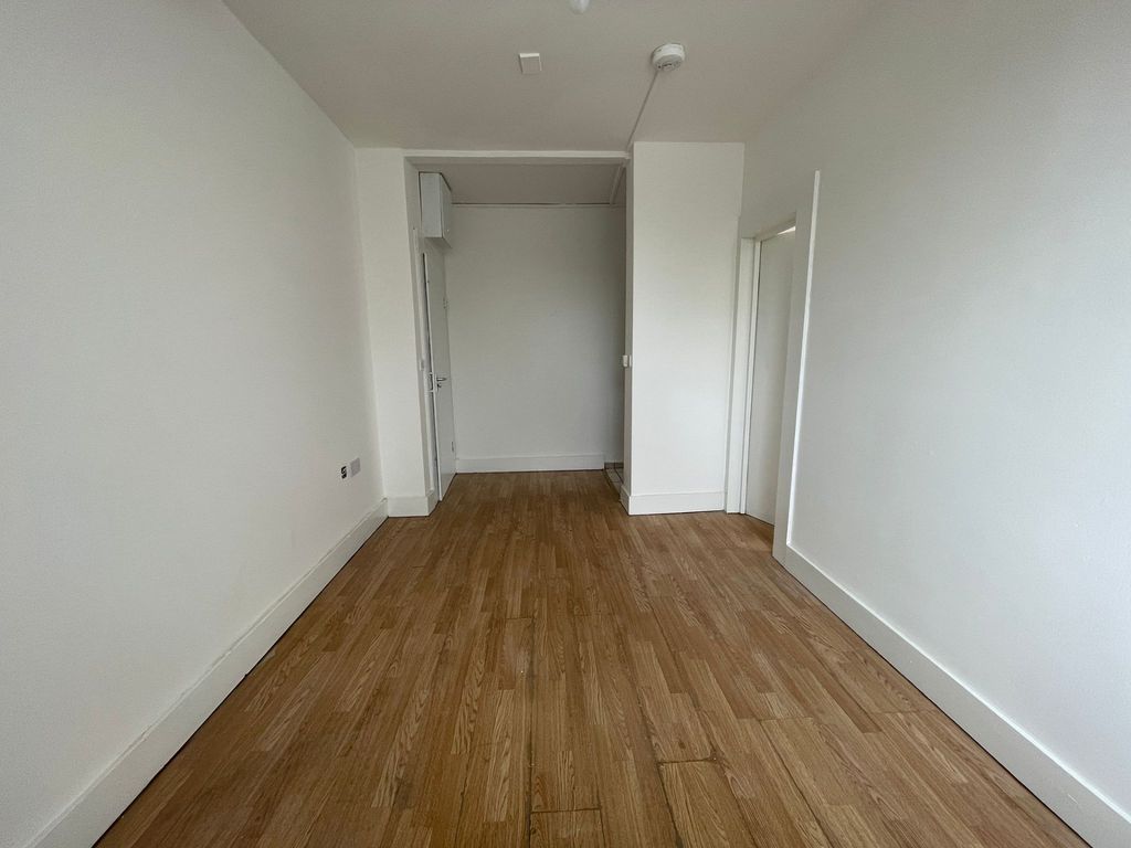 Property photo 3 of 10 Photo 2