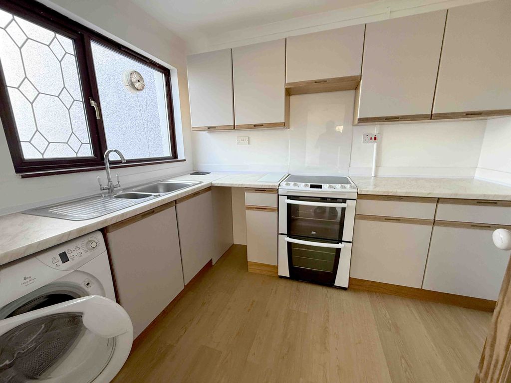 Property photo 3 of 12 Kitchen