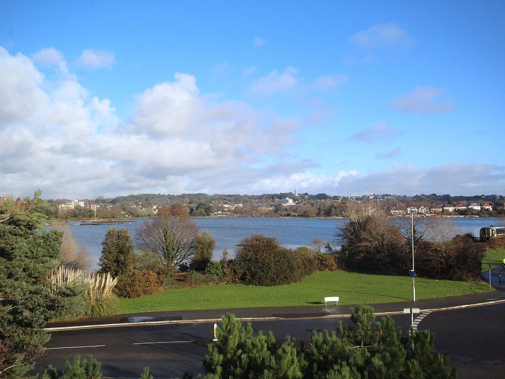 Property photo 2 of 28