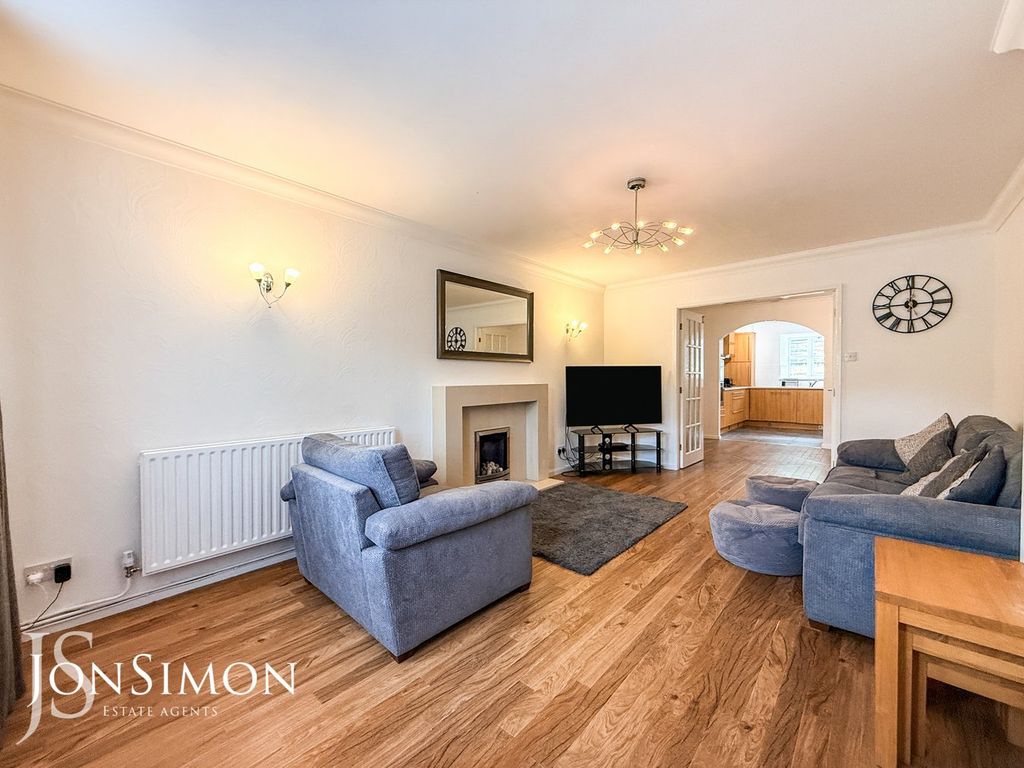 Property photo 2 of 28