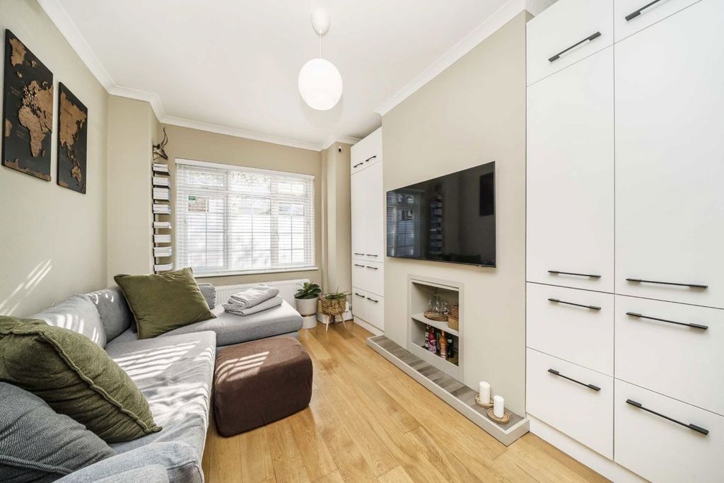 Property photo 2 of 8