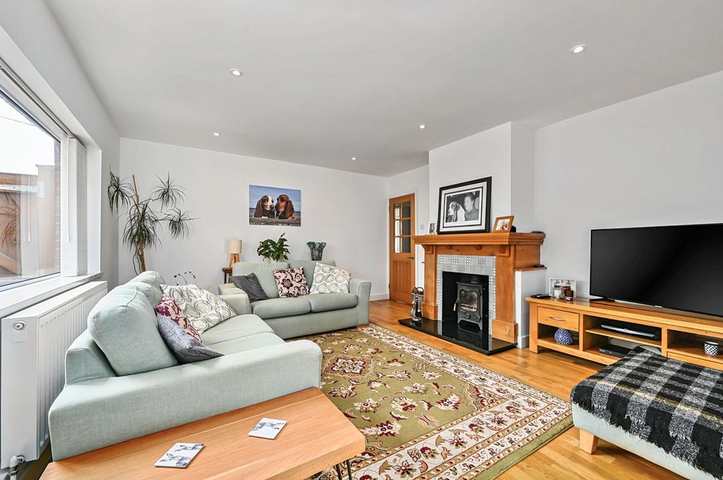 Property photo 2 of 43
