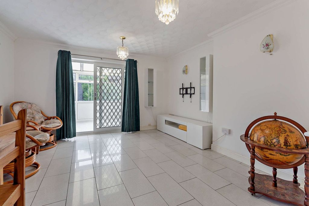 Property photo 3 of 20