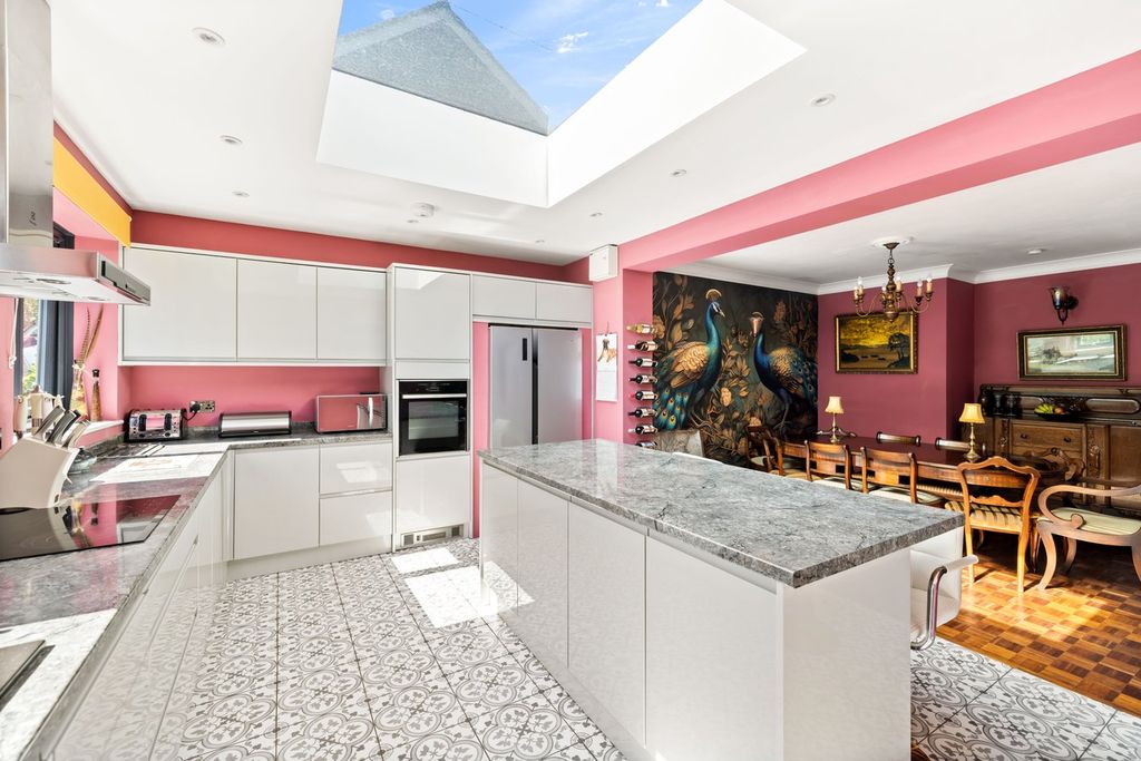 Property photo 2 of 21