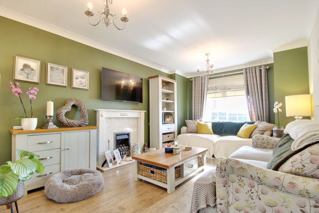 Property photo 2 of 16