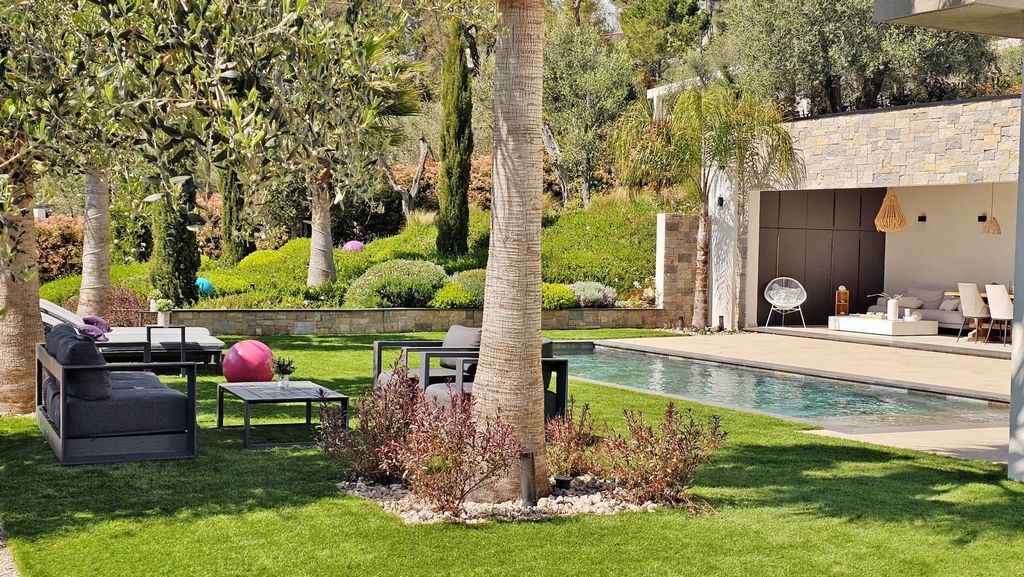 Property photo 1 of 14 Contemporary Villa - Magnificent Garden - Gated Estate - High-End Amenities And Quiet