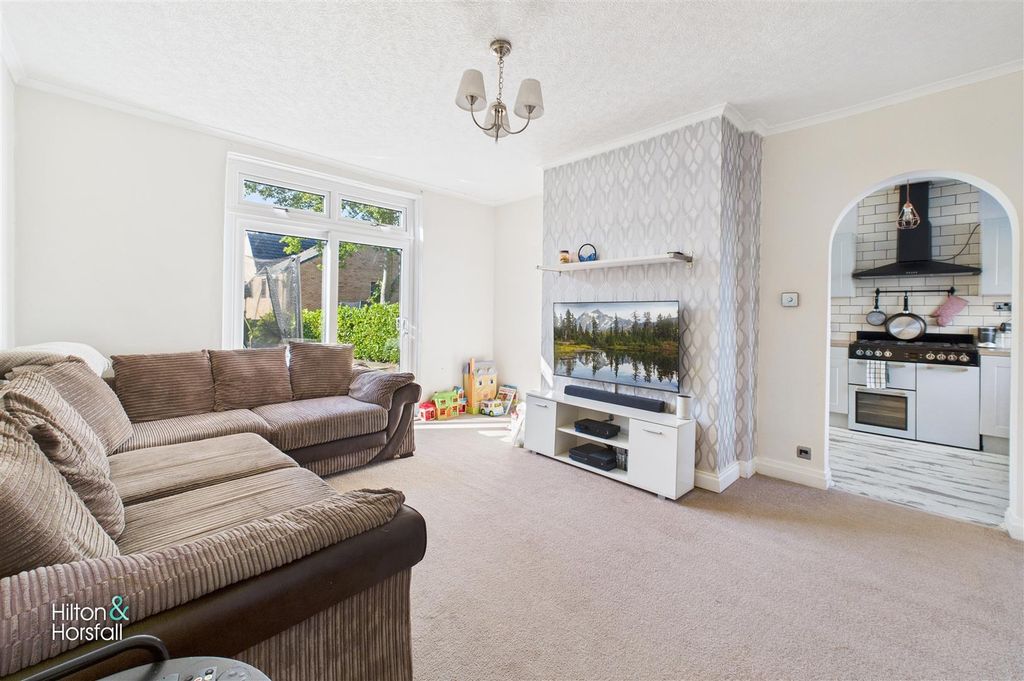 Property photo 2 of 14 Rowland Avenue