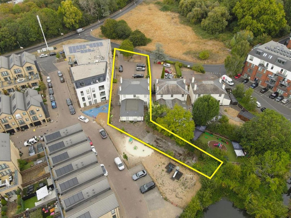 Property photo 3 of 14 Mill Green 2.Jpeg