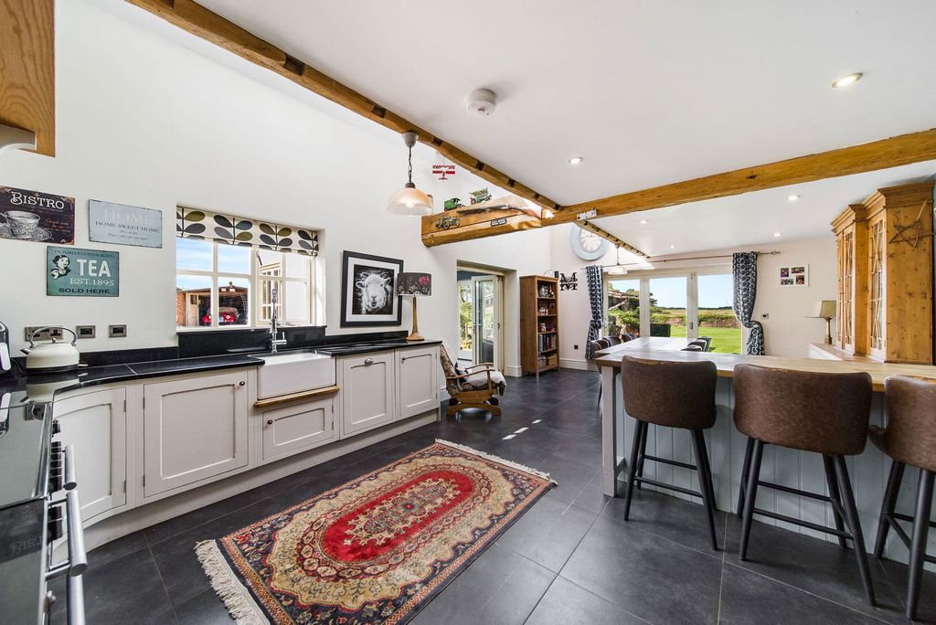 Property photo 3 of 42