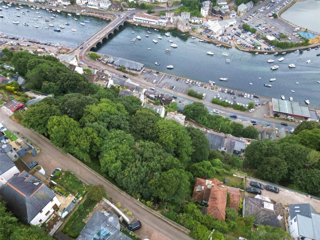 Property photo 3 of 4 Land Plot Setting