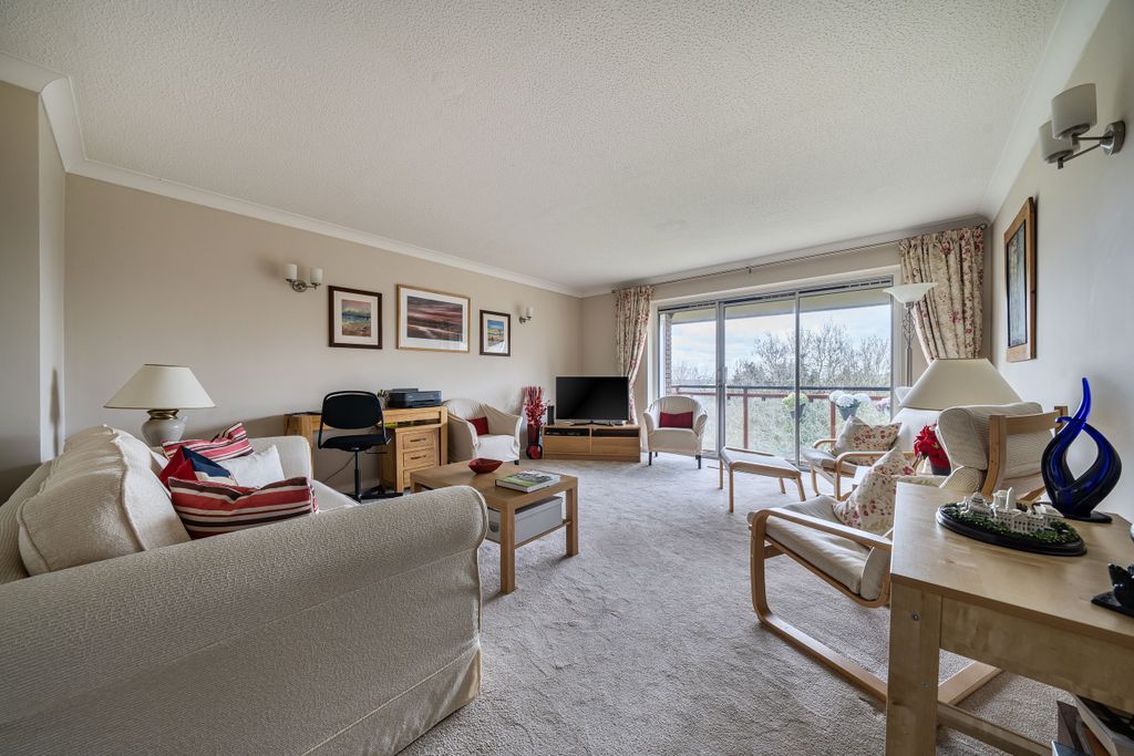 Property photo 3 of 16 Living Space