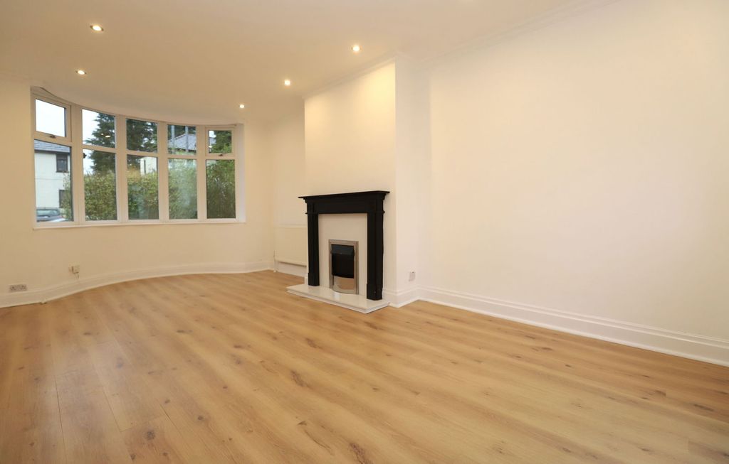 Property photo 3 of 28