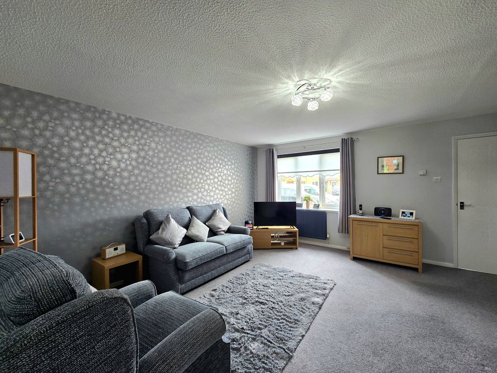 Property photo 2 of 23 Lounge