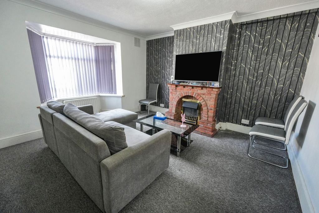 Property photo 2 of 12 Lounge