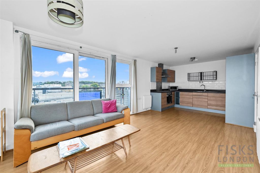 Property photo 2 of 9 40-1-Tarves-Way02.Jpg