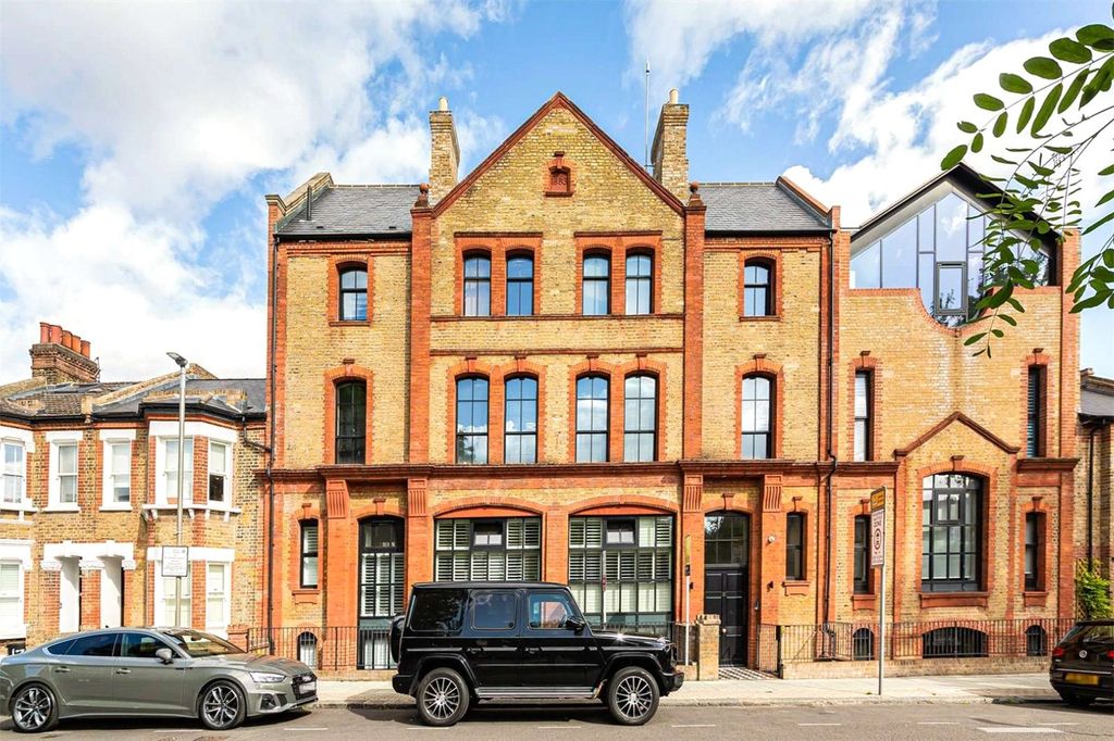 Property photo 1 of 8 External