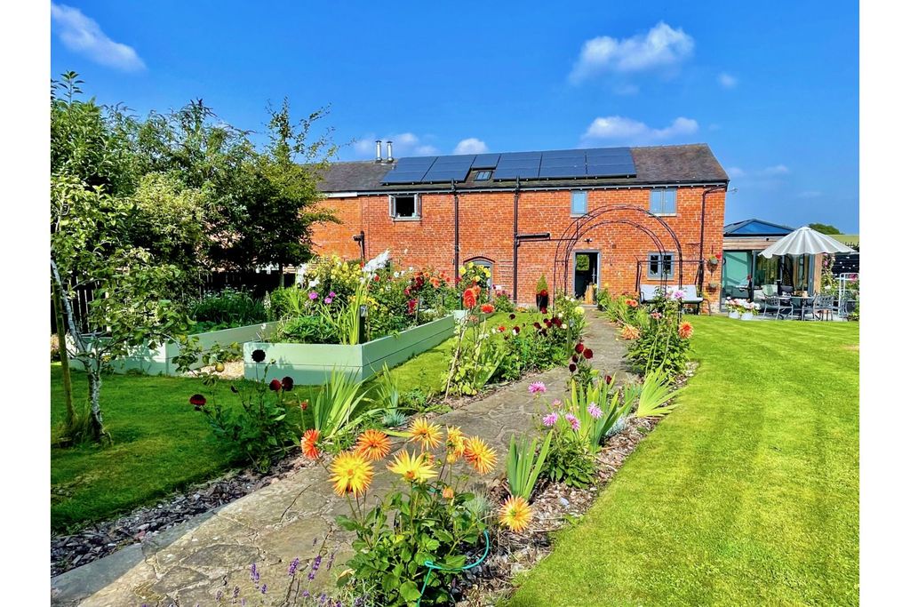 Property photo 2 of 39