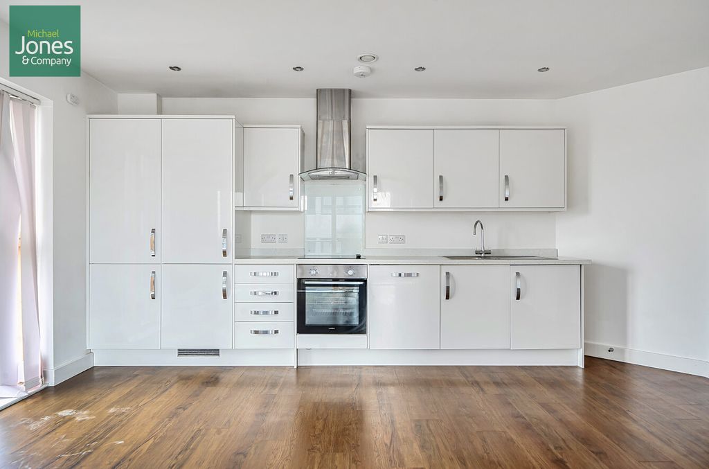 Property photo 3 of 8 Kitchen