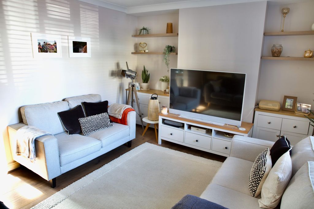 Property photo 3 of 15 Living Room