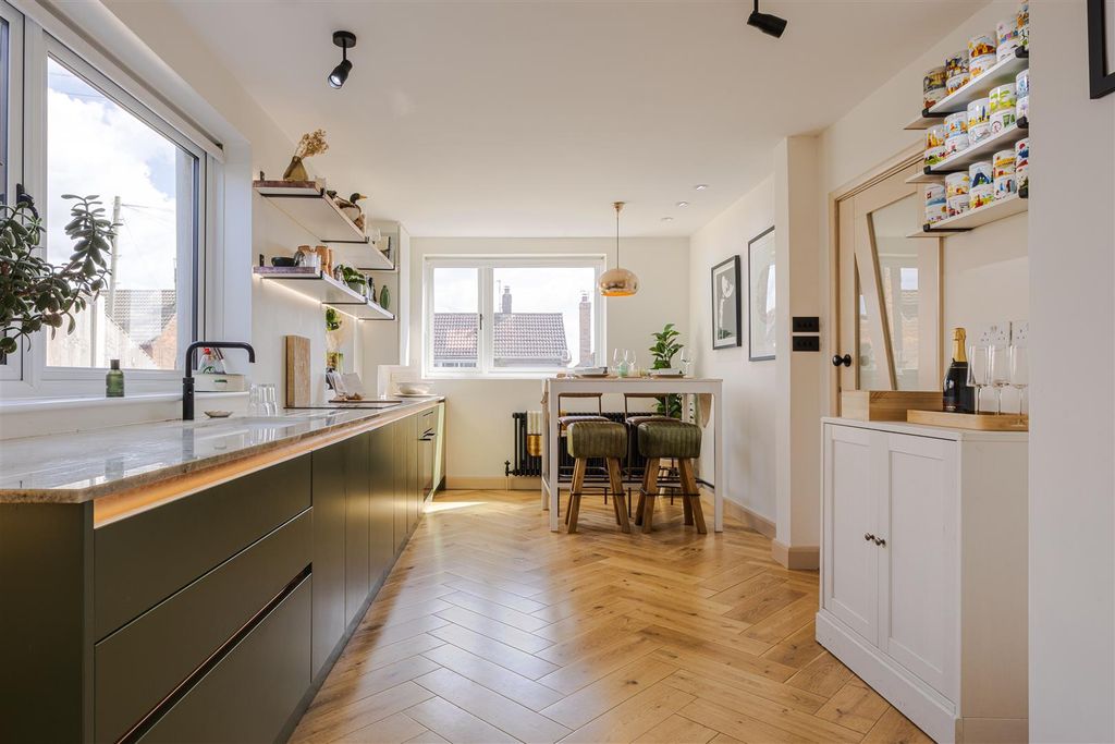 Property photo 3 of 23 Kitchen