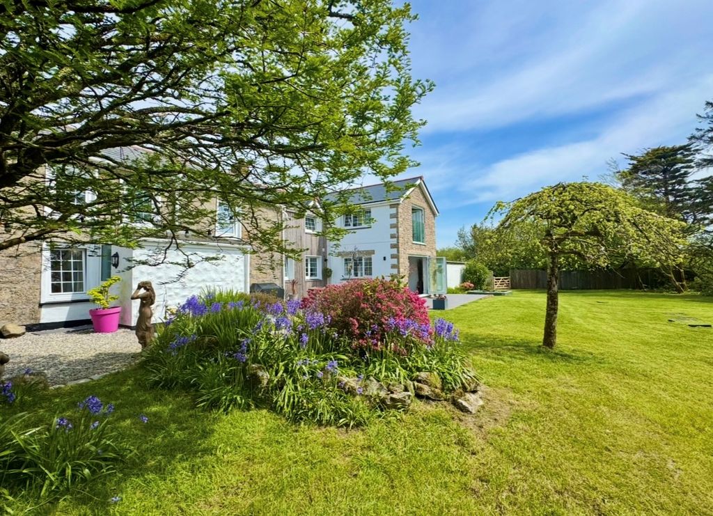 Property photo 3 of 32