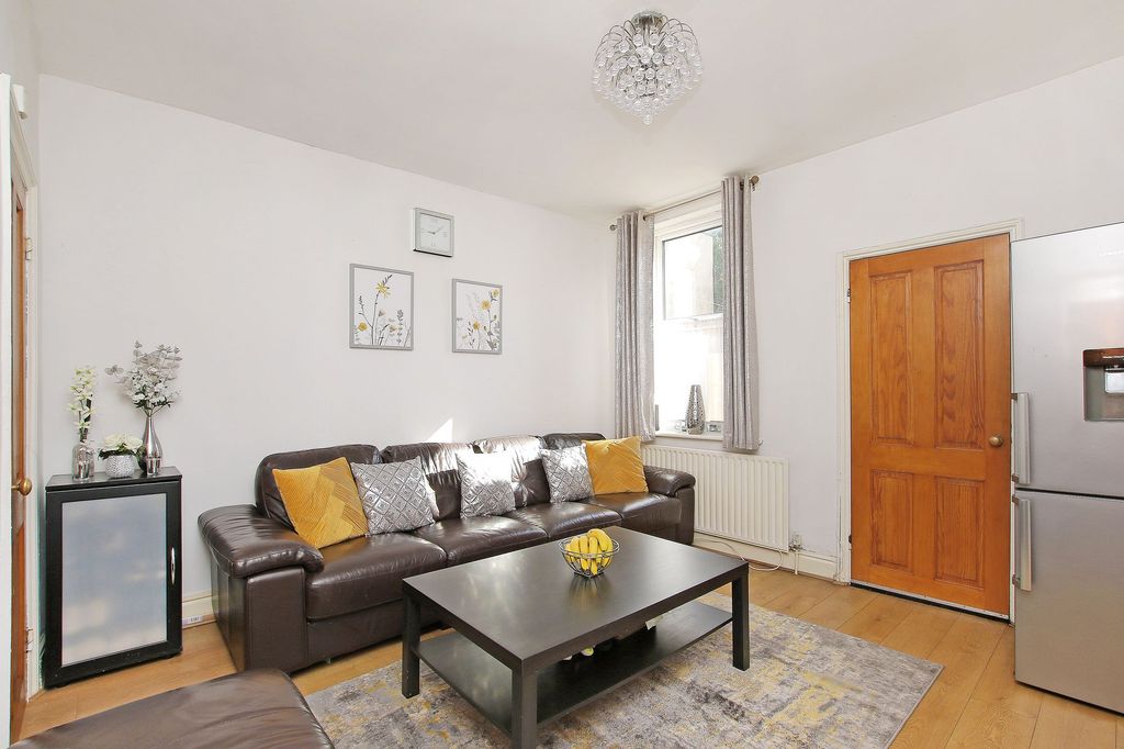 Property photo 3 of 19